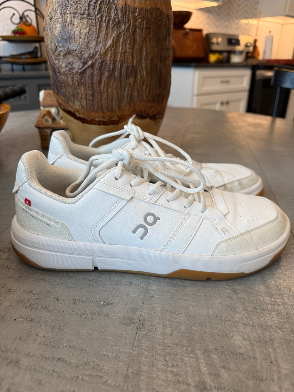 On The Roger Clubhouse Running White & Gum Low-Top Women’s Sneakers